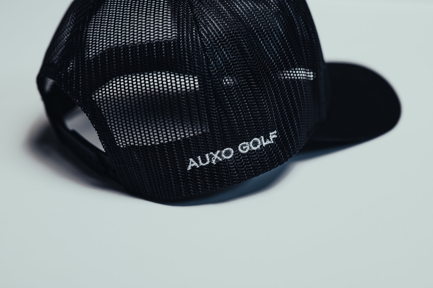 AUXO GOLF TRUCKER HAT (BLACK)